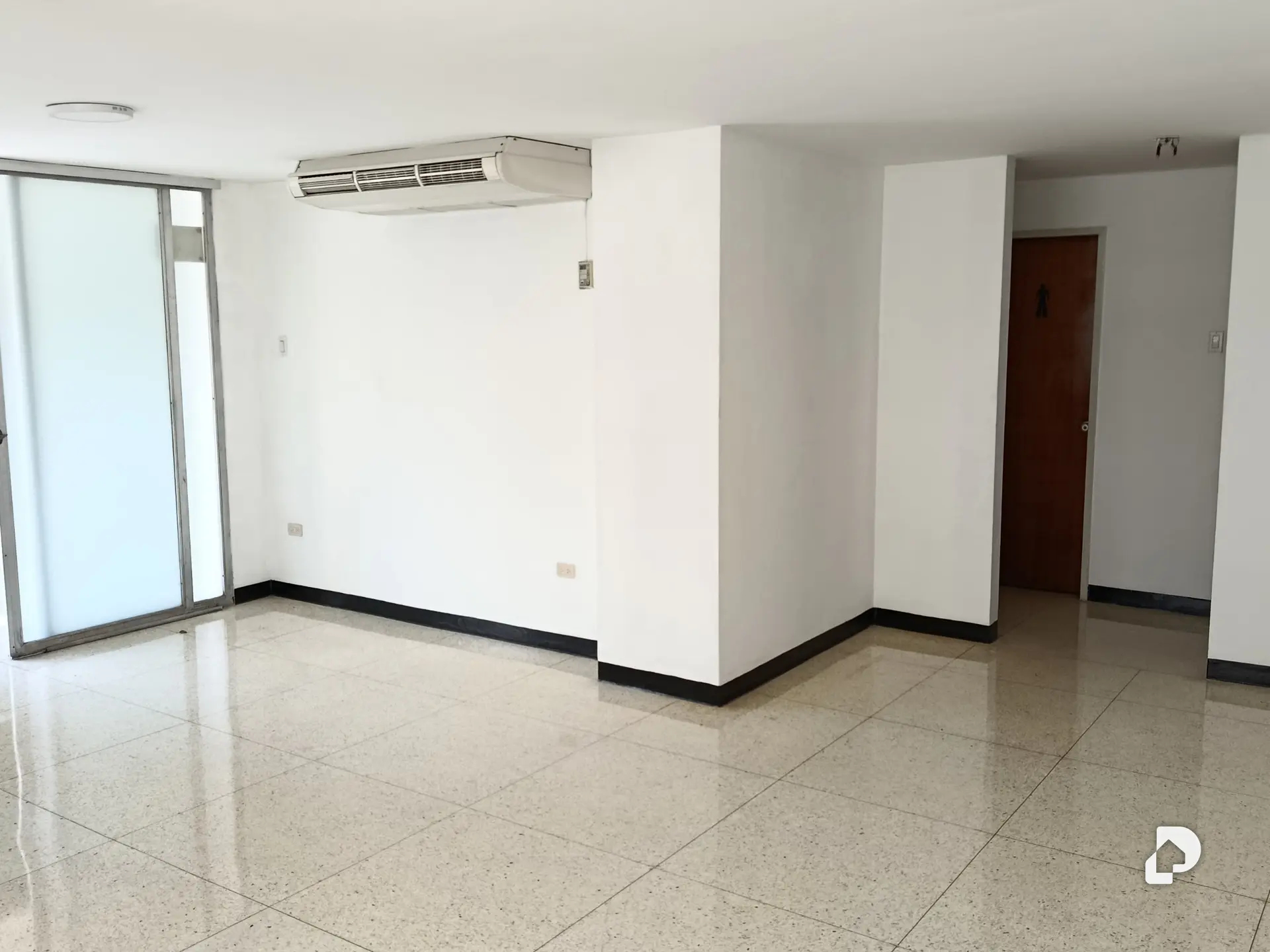 Oficina en La Florida, Caracas – 13
