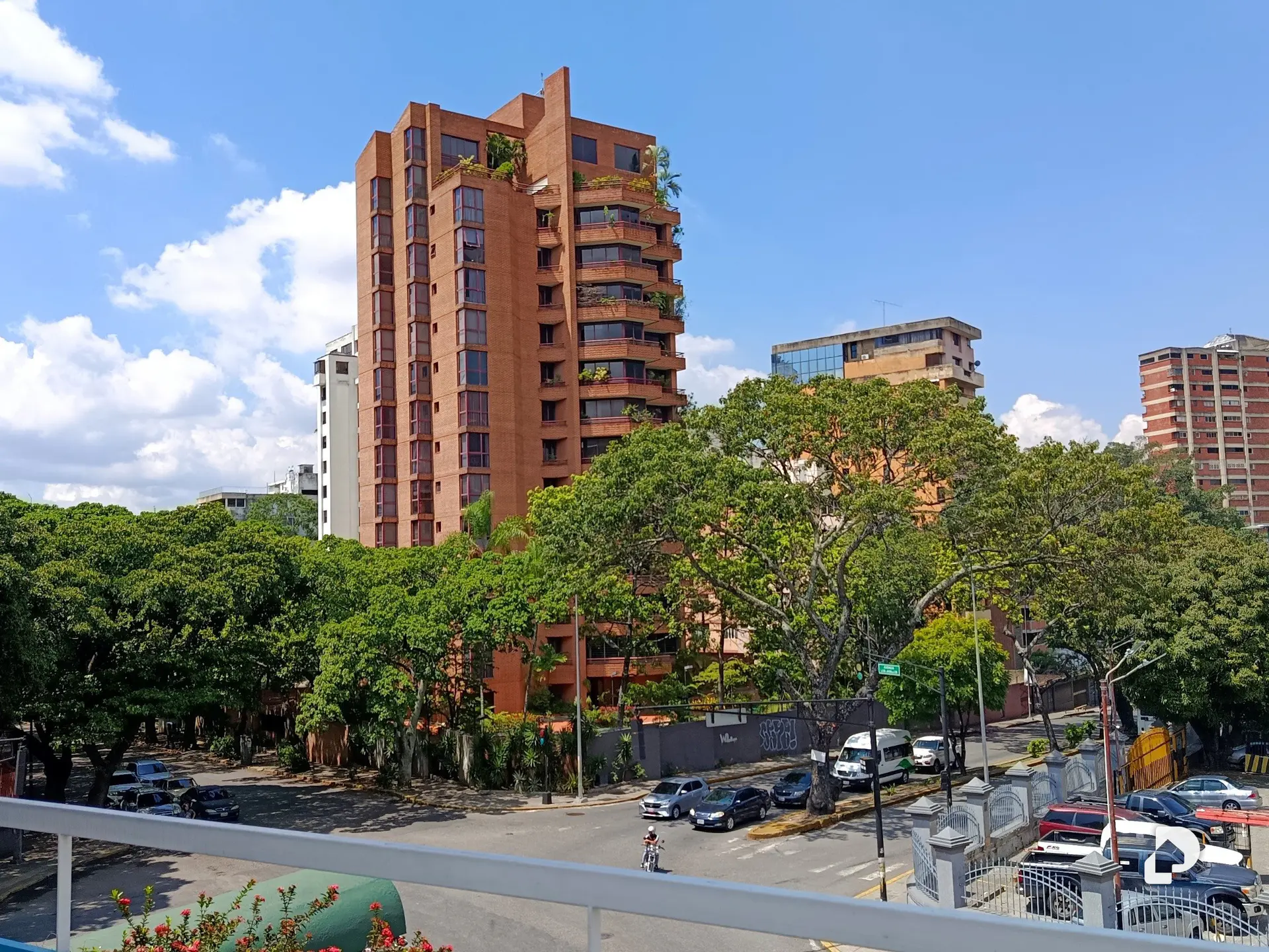 Oficina en La Florida, Caracas – 27