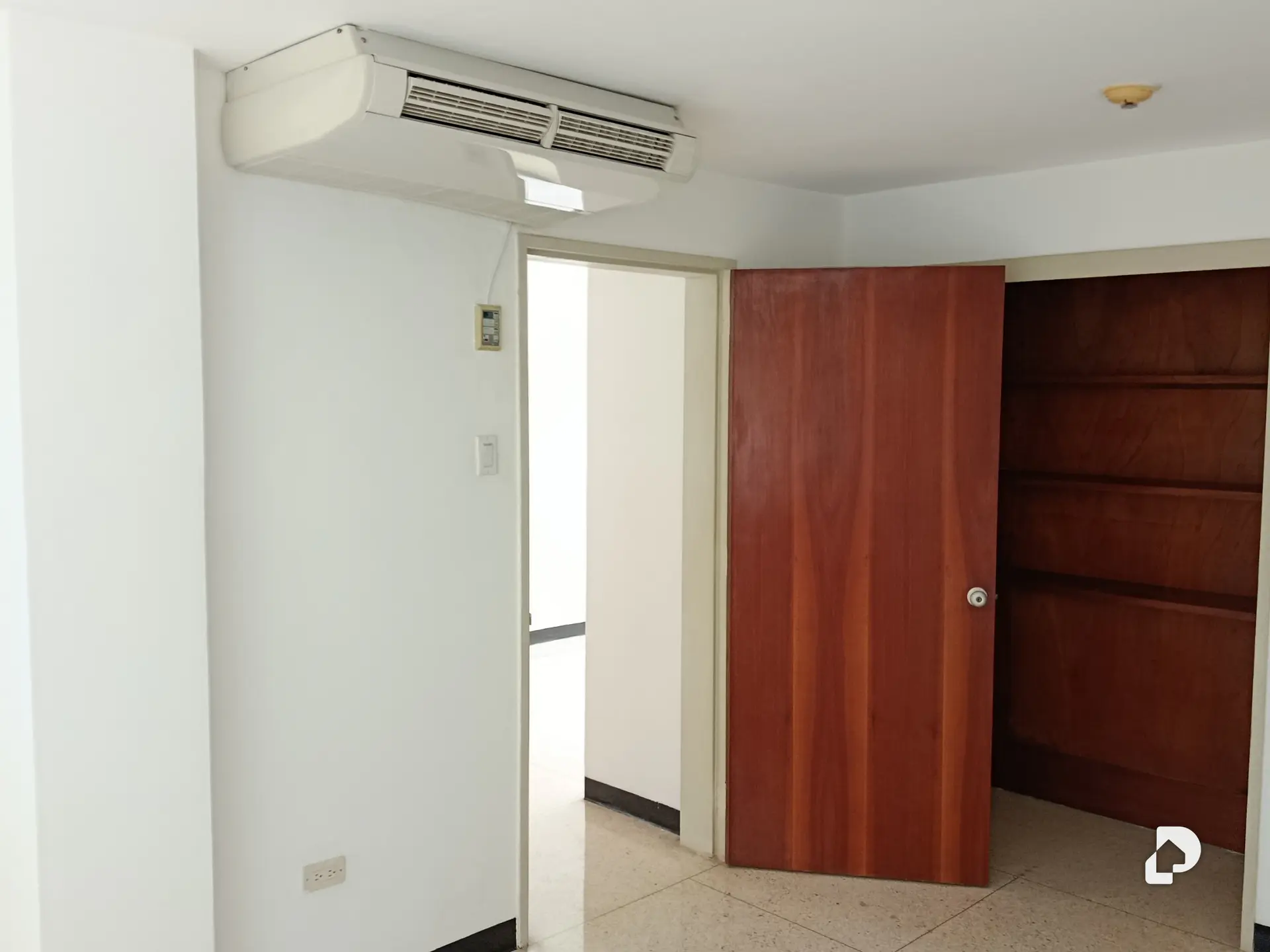 Oficina en La Florida, Caracas – 17