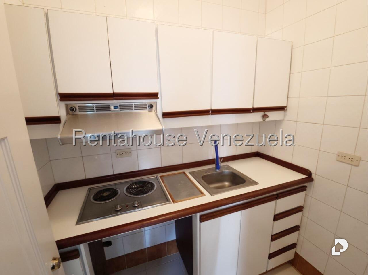 House in La Lagunita Country Club, Caracas – 31