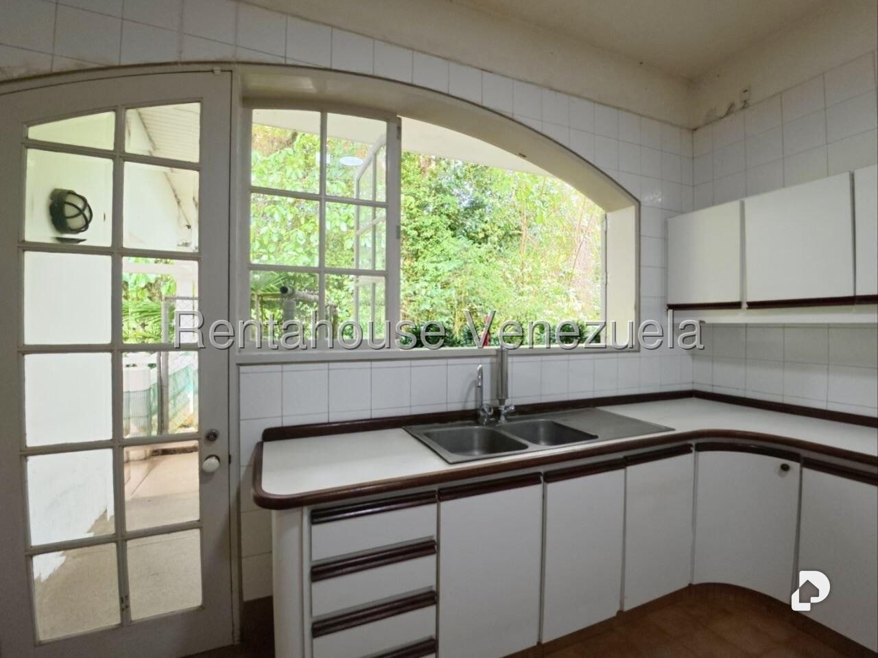 House in La Lagunita Country Club, Caracas – 20