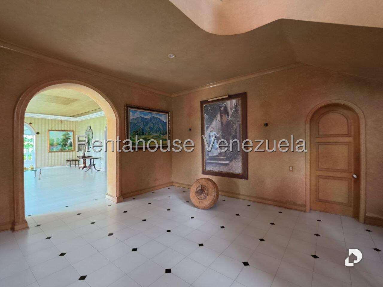 House in La Lagunita Country Club, Caracas – 12