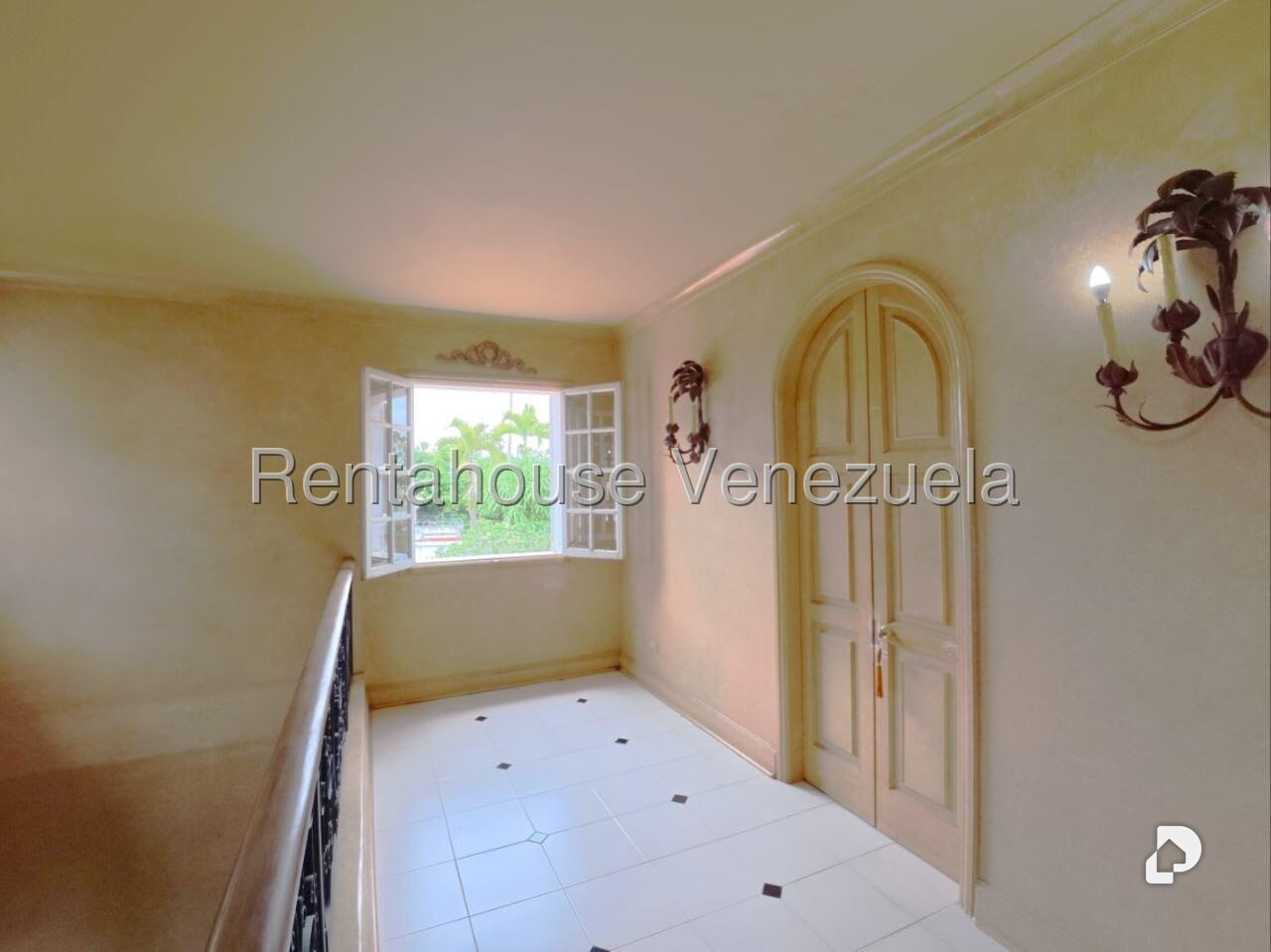 House in La Lagunita Country Club, Caracas – 25