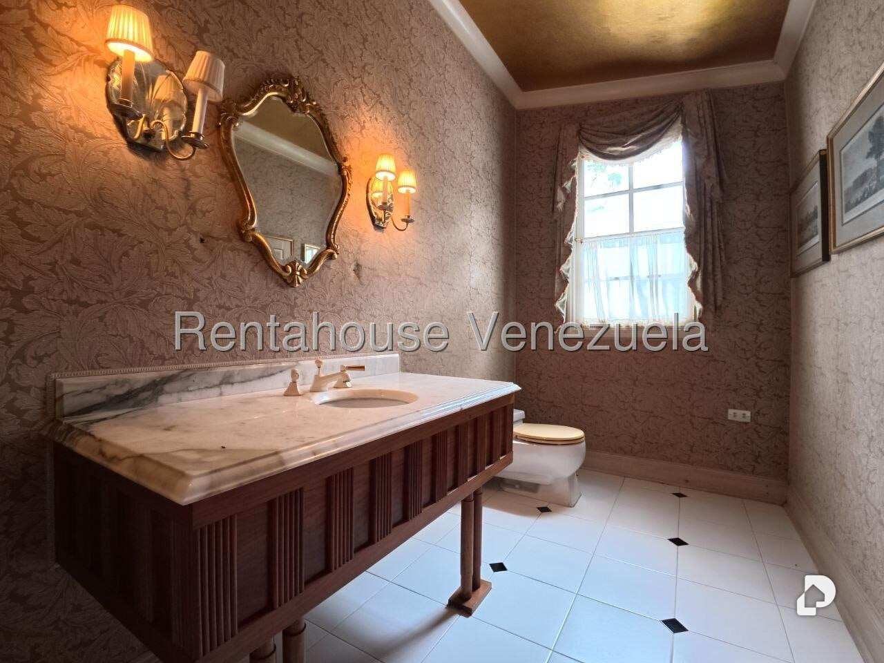 House in La Lagunita Country Club, Caracas – 11
