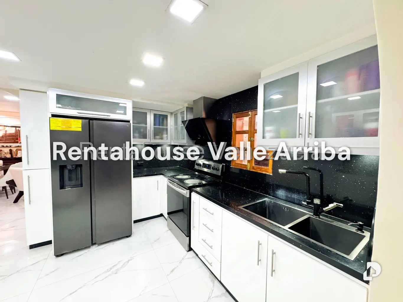 Casa en Alto Prado, Caracas – 13