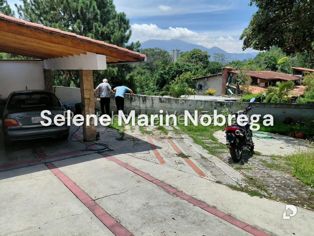 Casa en Lomas De La Trinidad, Caracas – 2