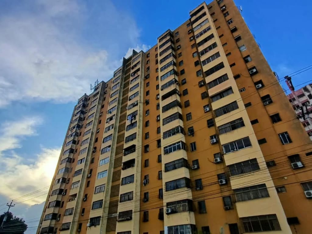 Apartamento en Resid Los Alamos, Barquisimeto - 1