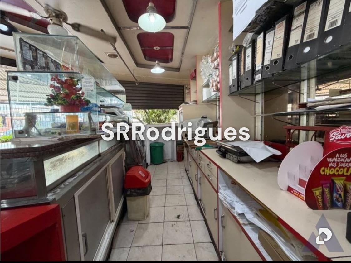 Local comercial en Urbanización Colinas de Los Chaguaramos, Caracas – 5