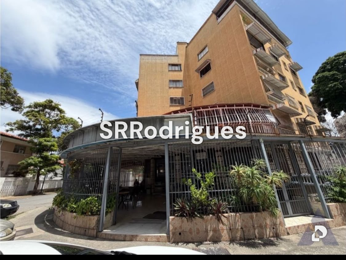 Local comercial en Urbanización Colinas de Los Chaguaramos, Caracas – 1