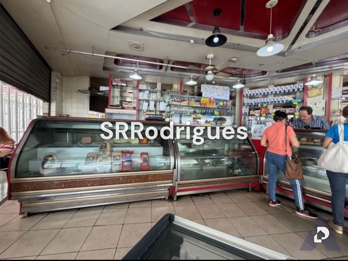 Local comercial en Urbanización Colinas de Los Chaguaramos, Caracas – 3