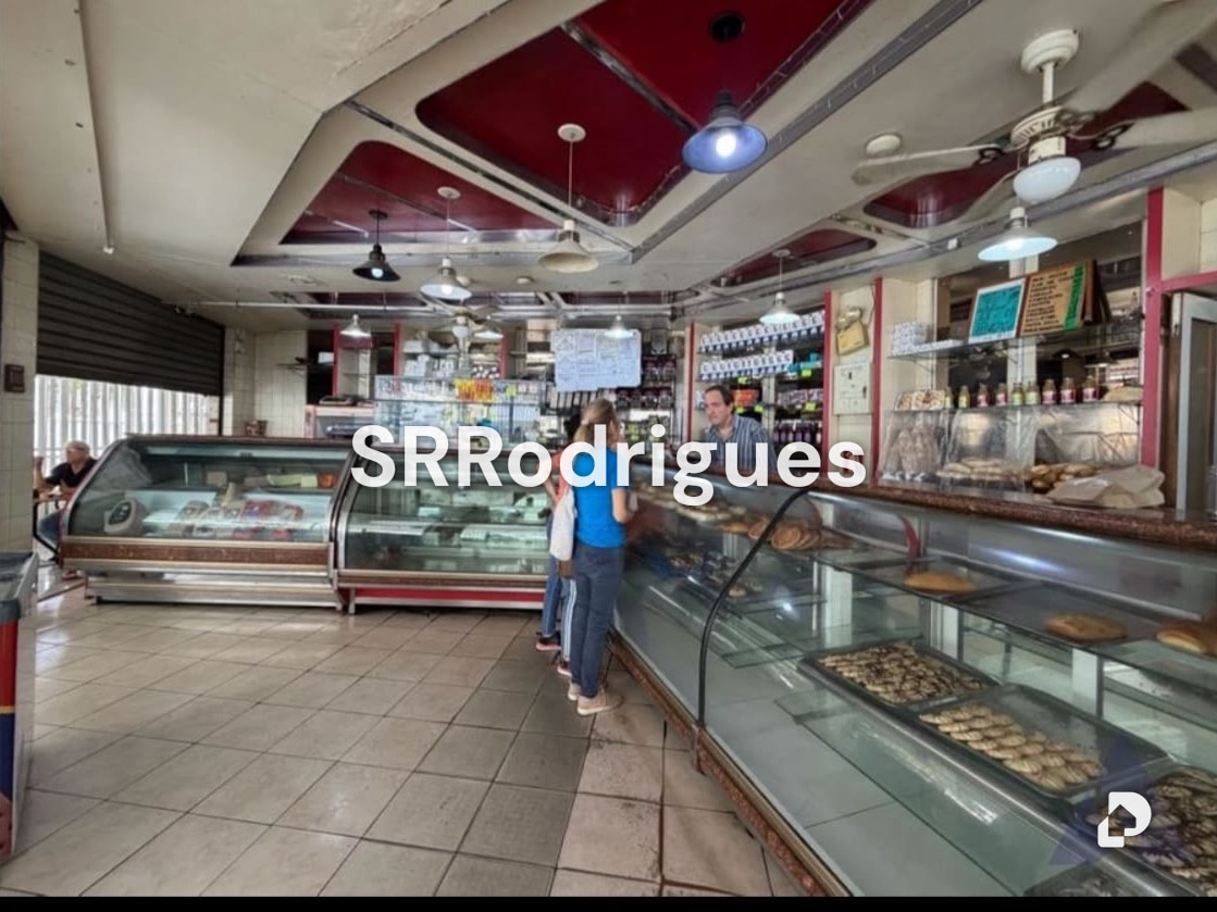 Local comercial en Urbanización Colinas de Los Chaguaramos, Caracas – 4