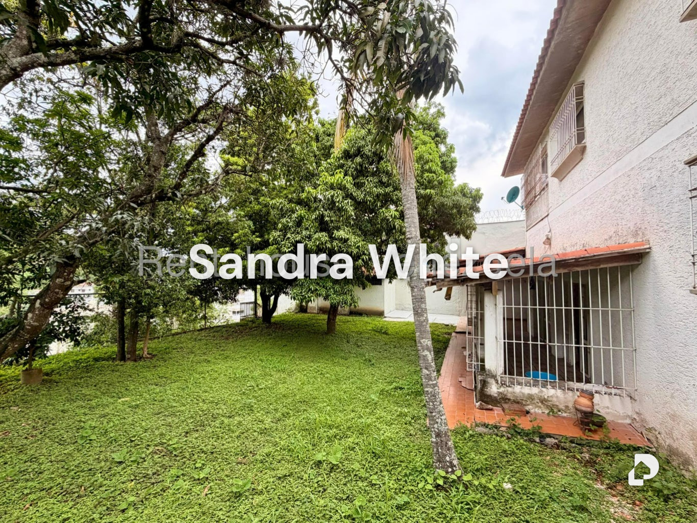 Casa en Colinas de Santa Mónica. 27-6597, Caracas – 19