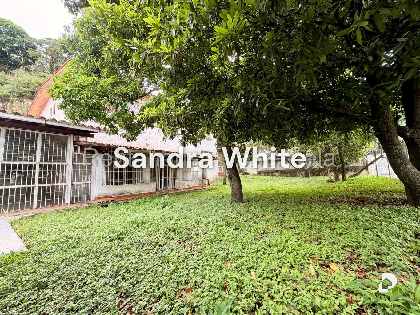 Casa en Colinas de Santa Mónica. 27-6597, Caracas – 21