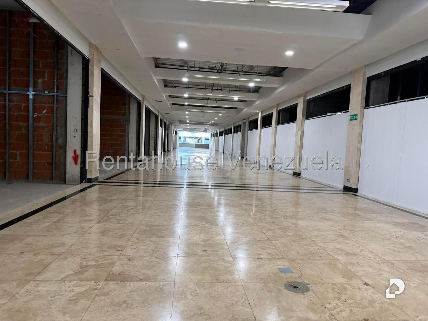 Local comercial en Cerro Verde, Caracas