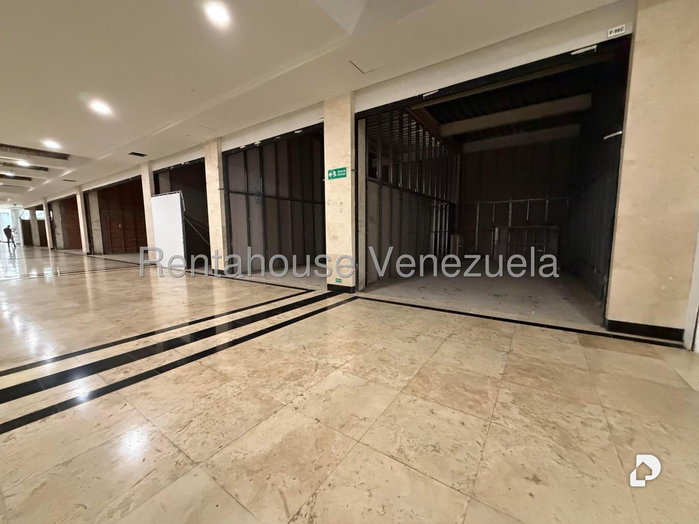 Local comercial en Cerro Verde, Caracas
