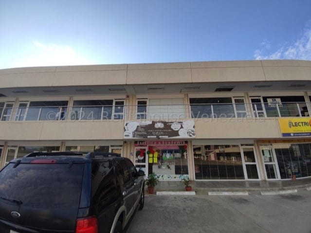 Local comercial en Los Guayos - 1