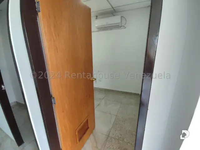 Commercial space in Los Guayos – 10