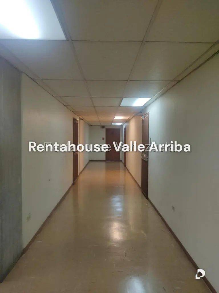 Local comercial en La Urbina, Caracas – 18