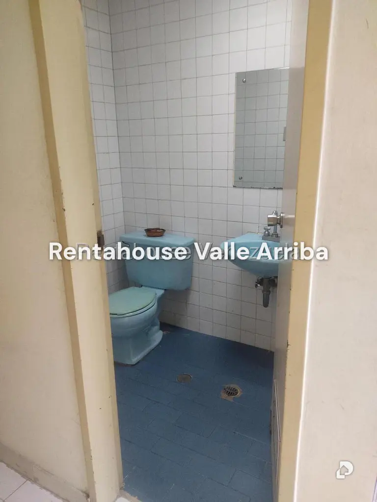 Local comercial en La Urbina, Caracas – 17