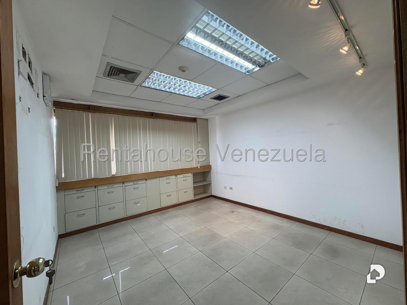 Oficina en Los Palos Grandes, Caracas – 20