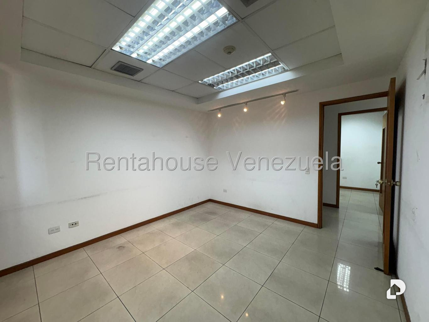 Oficina en Los Palos Grandes, Caracas – 21