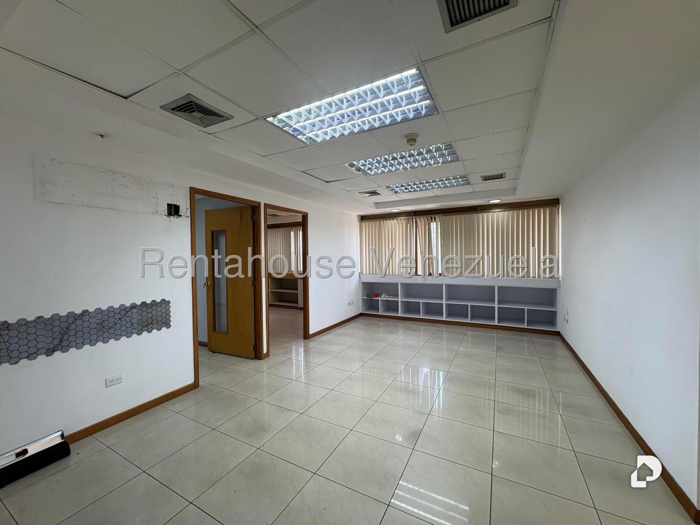 Oficina en Los Palos Grandes, Caracas – 8