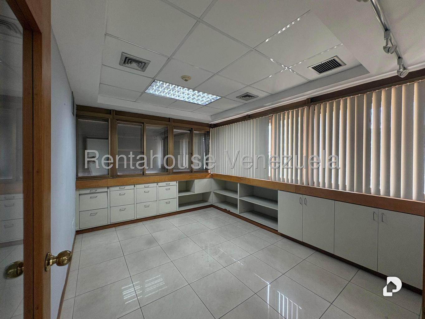 Oficina en Los Palos Grandes, Caracas – 11