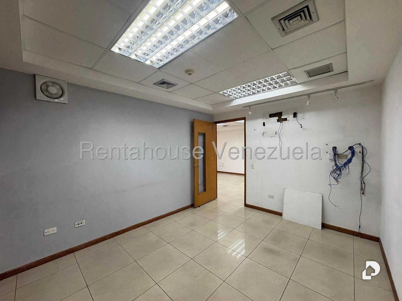 Oficina en Los Palos Grandes, Caracas – 10