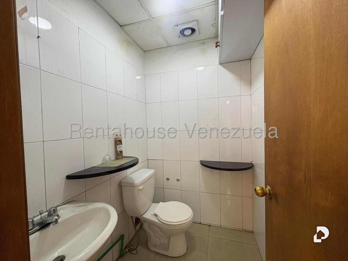 Oficina en Los Palos Grandes, Caracas – 23