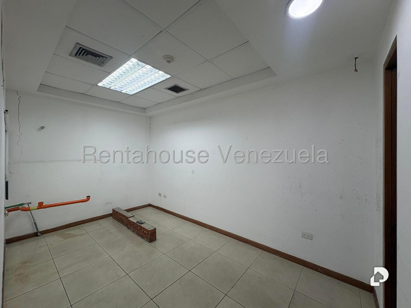 Oficina en Los Palos Grandes, Caracas – 28