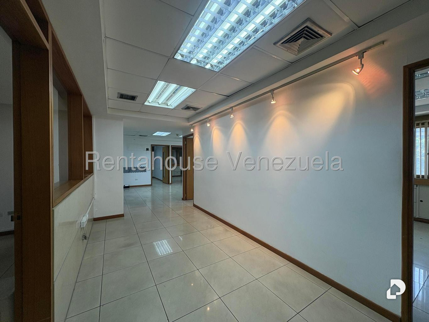 Oficina en Los Palos Grandes, Caracas – 6