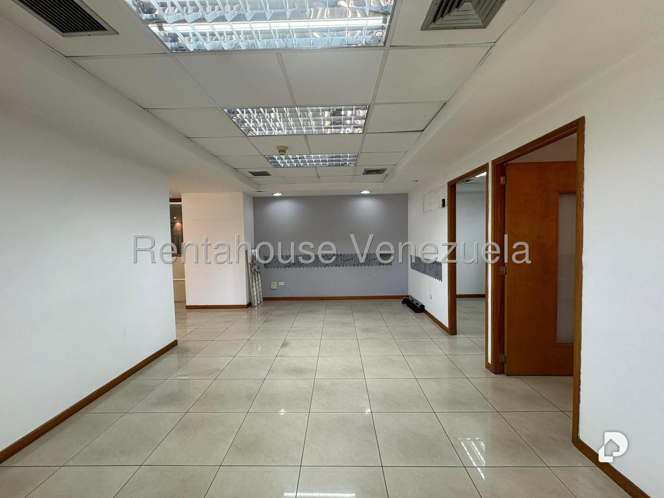 Oficina en Los Palos Grandes, Caracas – 13