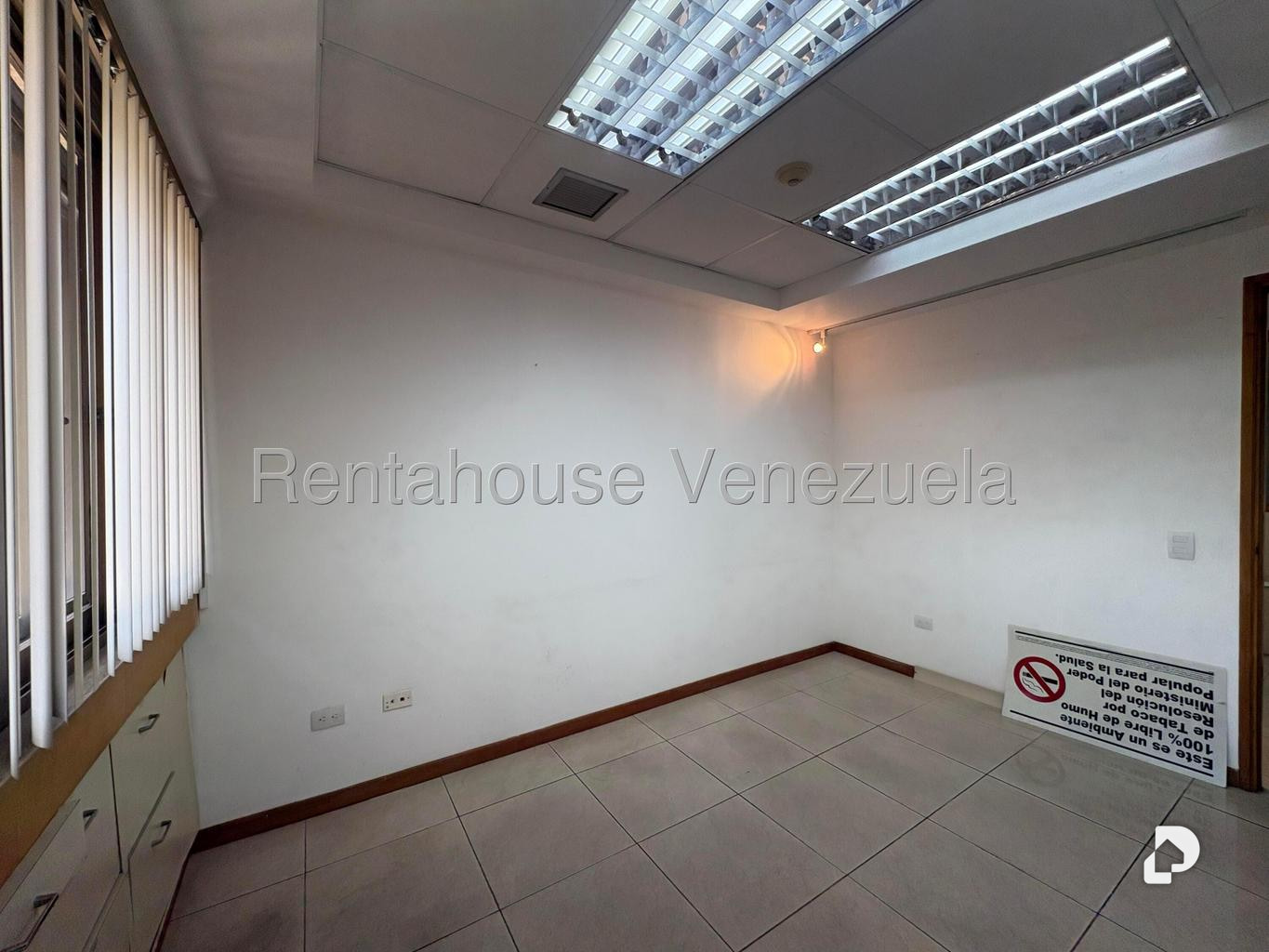 Oficina en Los Palos Grandes, Caracas – 16