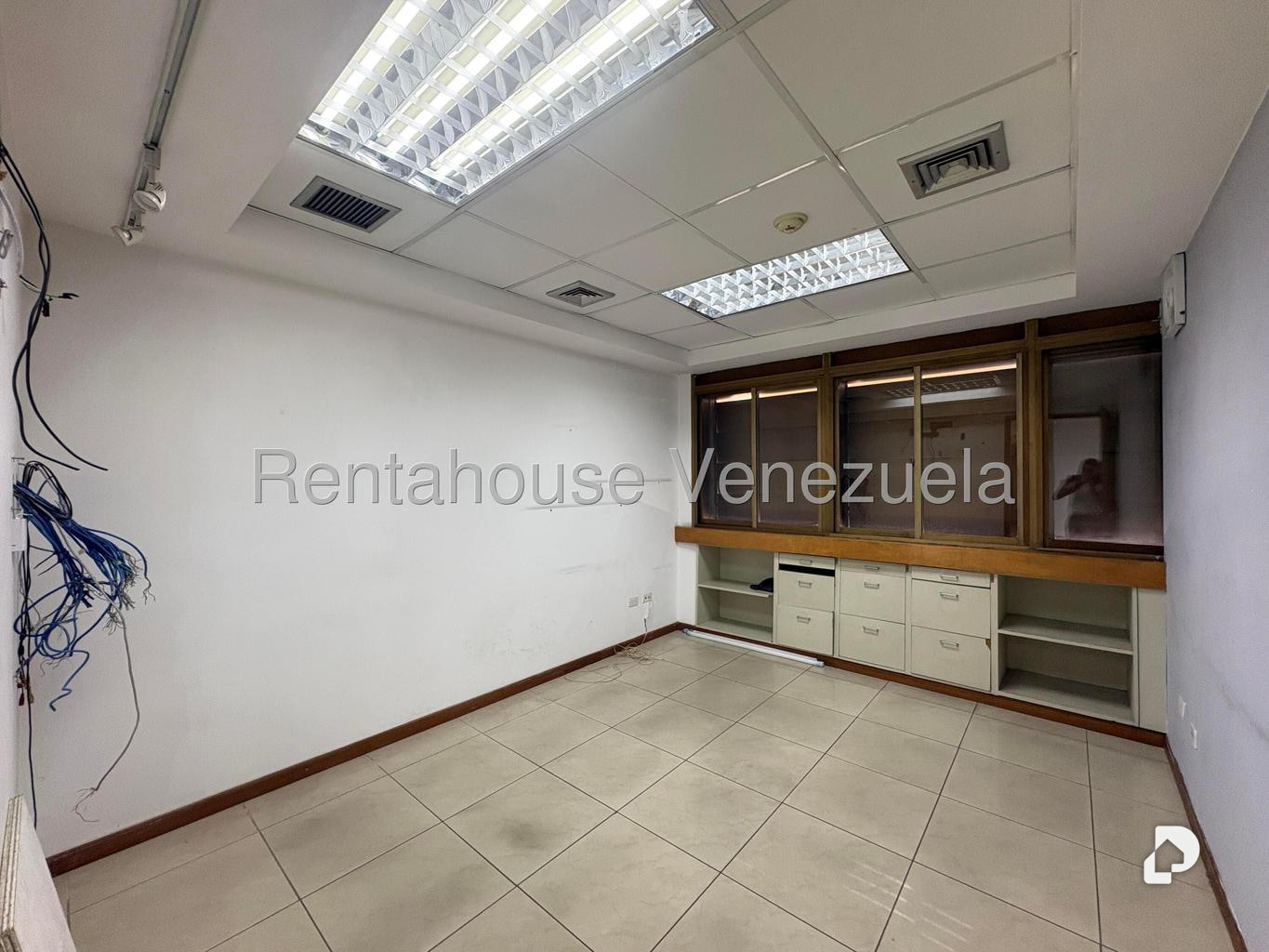 Oficina en Los Palos Grandes, Caracas – 9