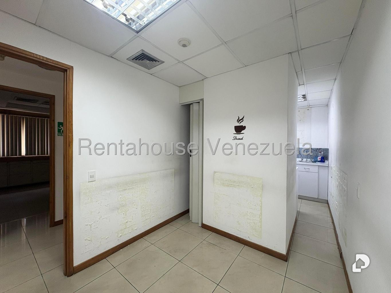 Oficina en Los Palos Grandes, Caracas – 30