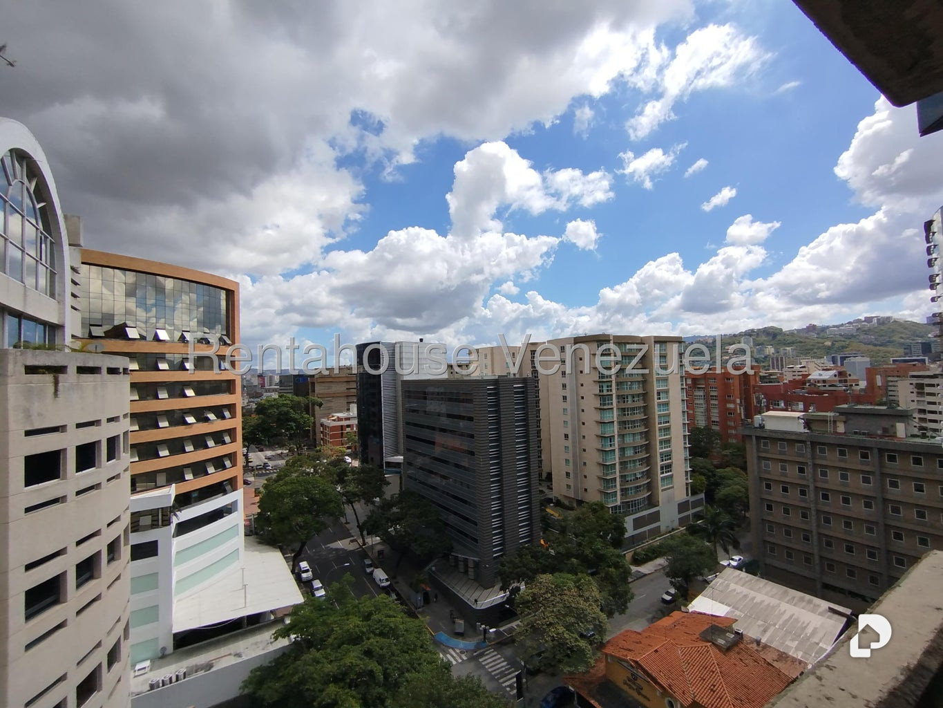 Oficina en El Rosal, Caracas – 19