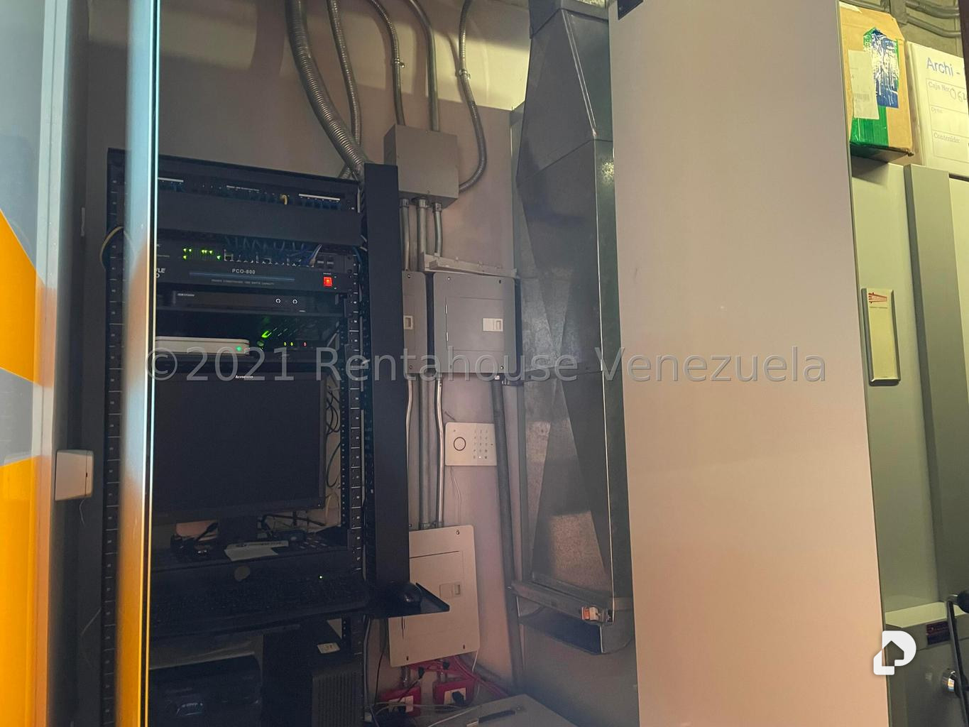 Oficina en Los Palos Grandes, Caracas – 23