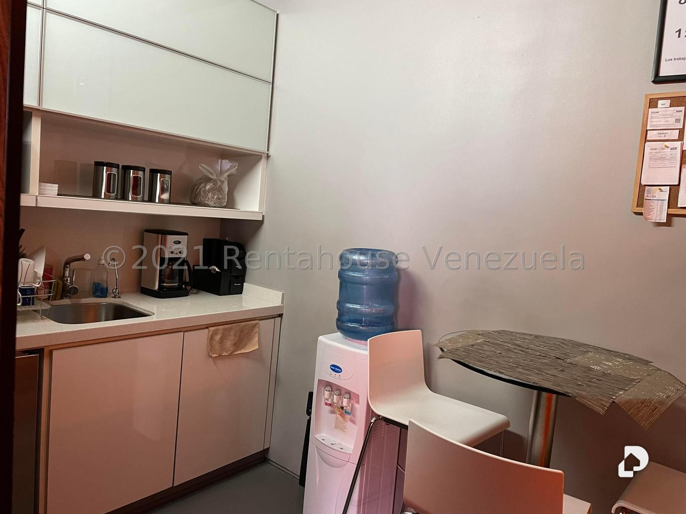 Oficina en Los Palos Grandes, Caracas – 19