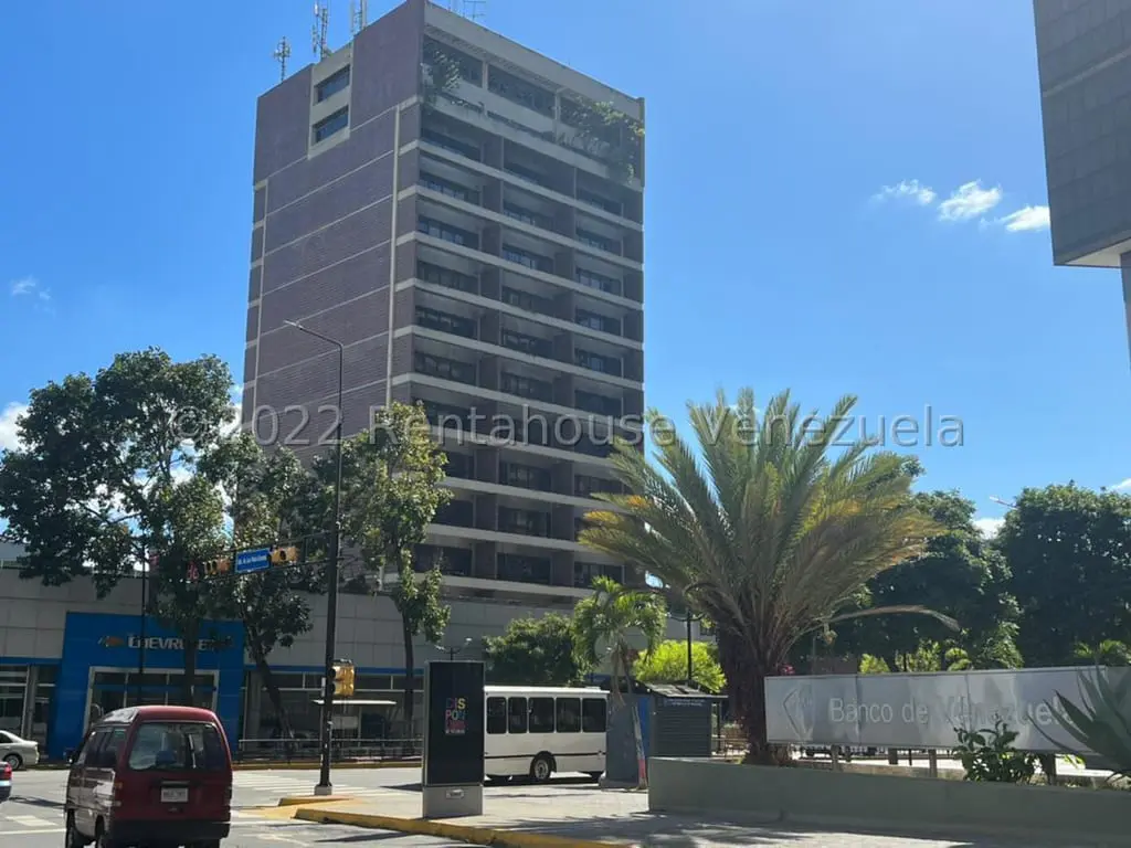 Oficina en Los Palos Grandes, Caracas - 1