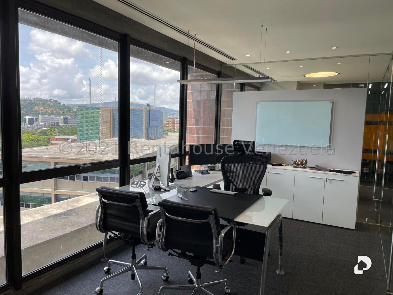 Oficina en Los Palos Grandes, Caracas – 4