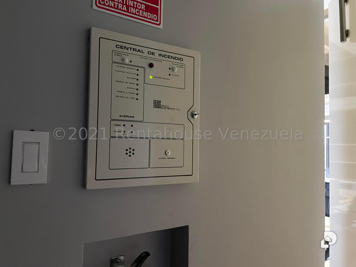 Oficina en Los Palos Grandes, Caracas – 30