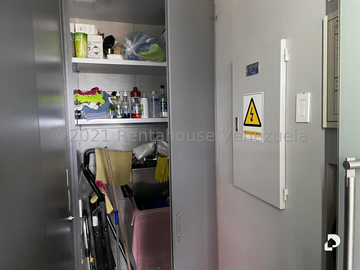 Oficina en Los Palos Grandes, Caracas – 29