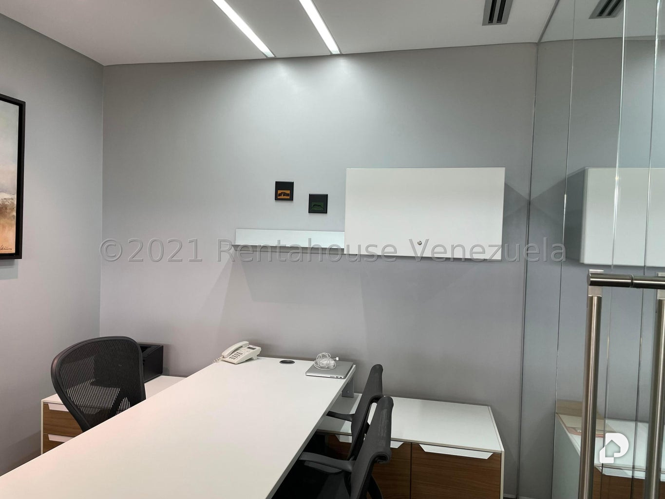 Oficina en Los Palos Grandes, Caracas – 17