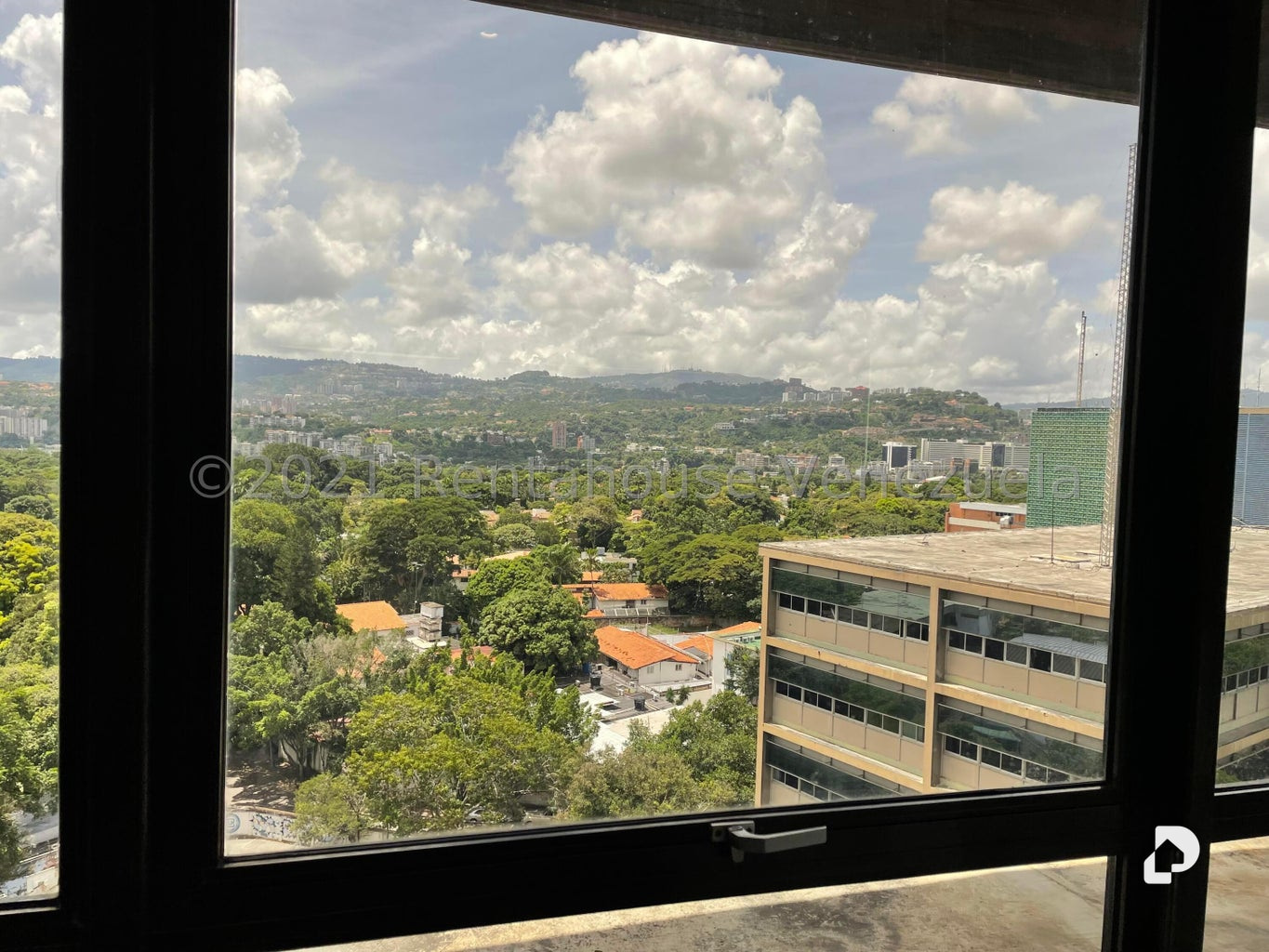 Oficina en Los Palos Grandes, Caracas – 5