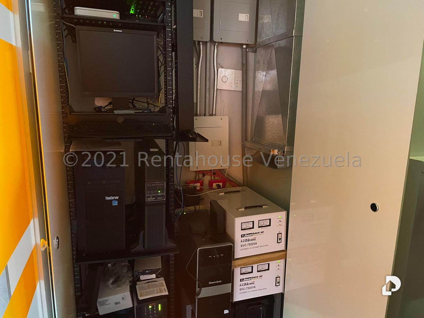 Oficina en Los Palos Grandes, Caracas – 24