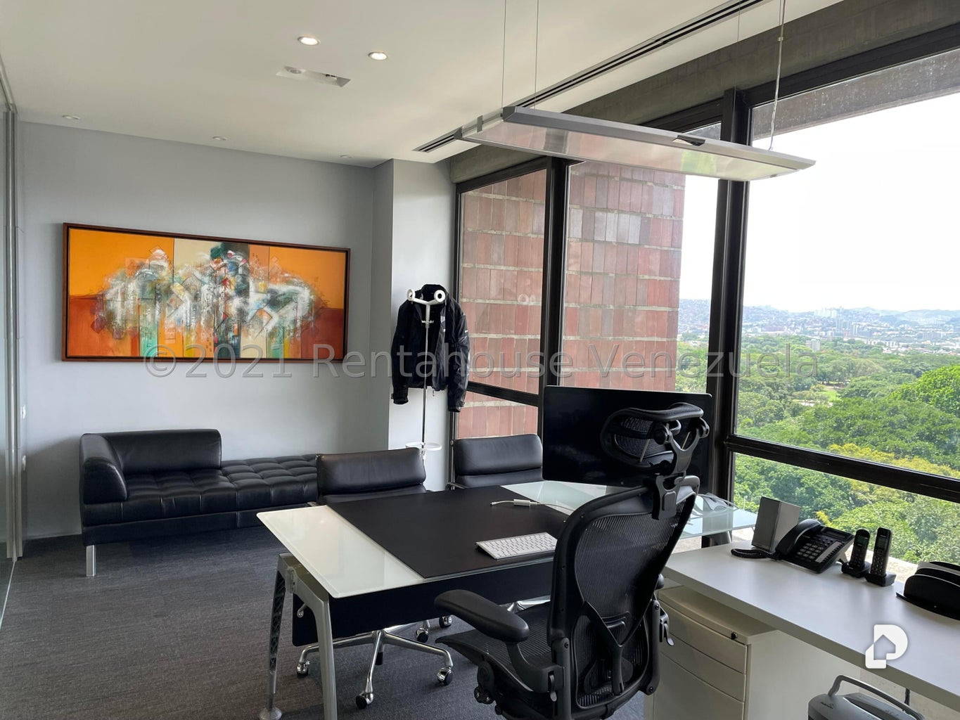 Oficina en Los Palos Grandes, Caracas – 2