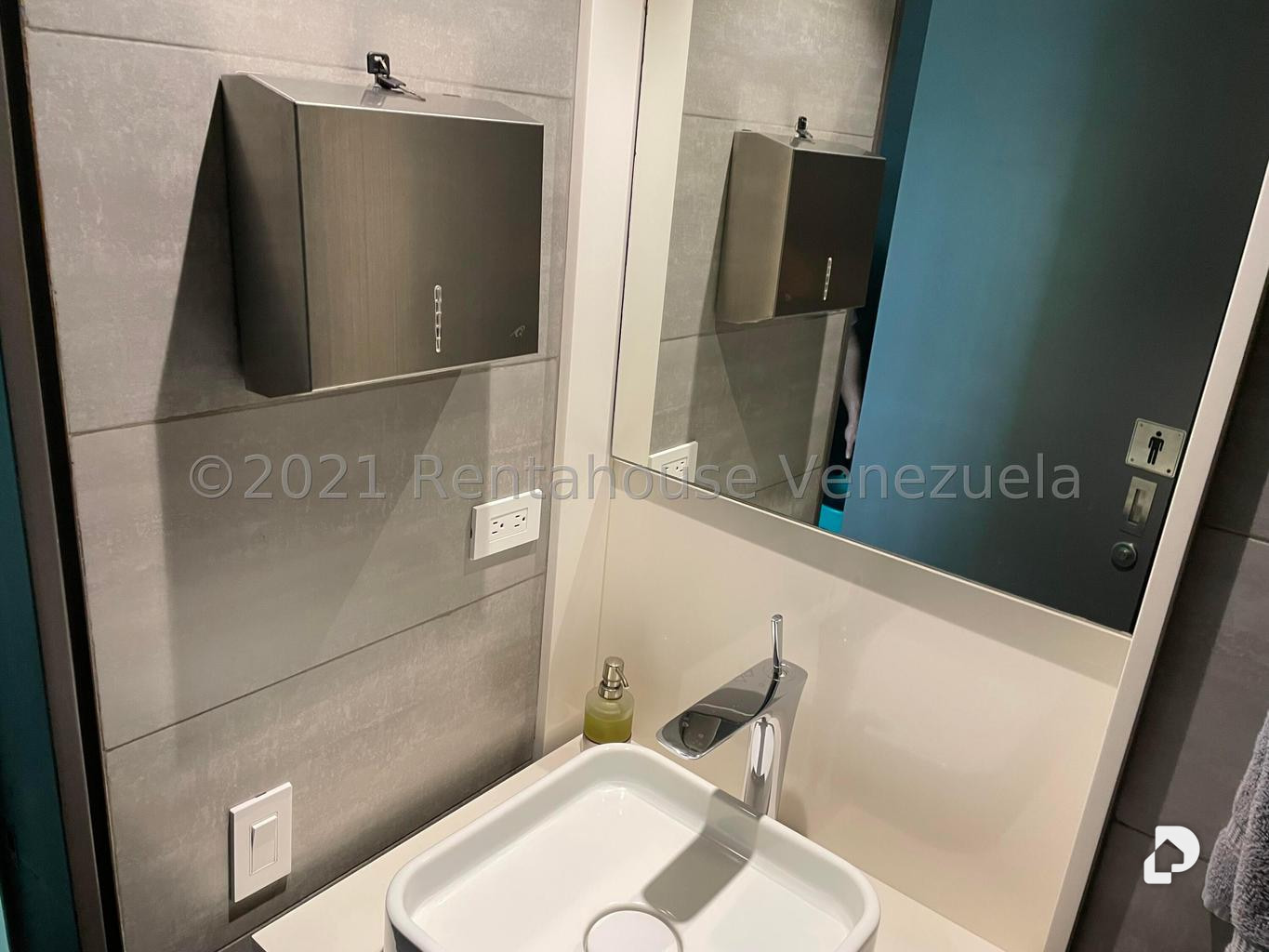 Oficina en Los Palos Grandes, Caracas – 27