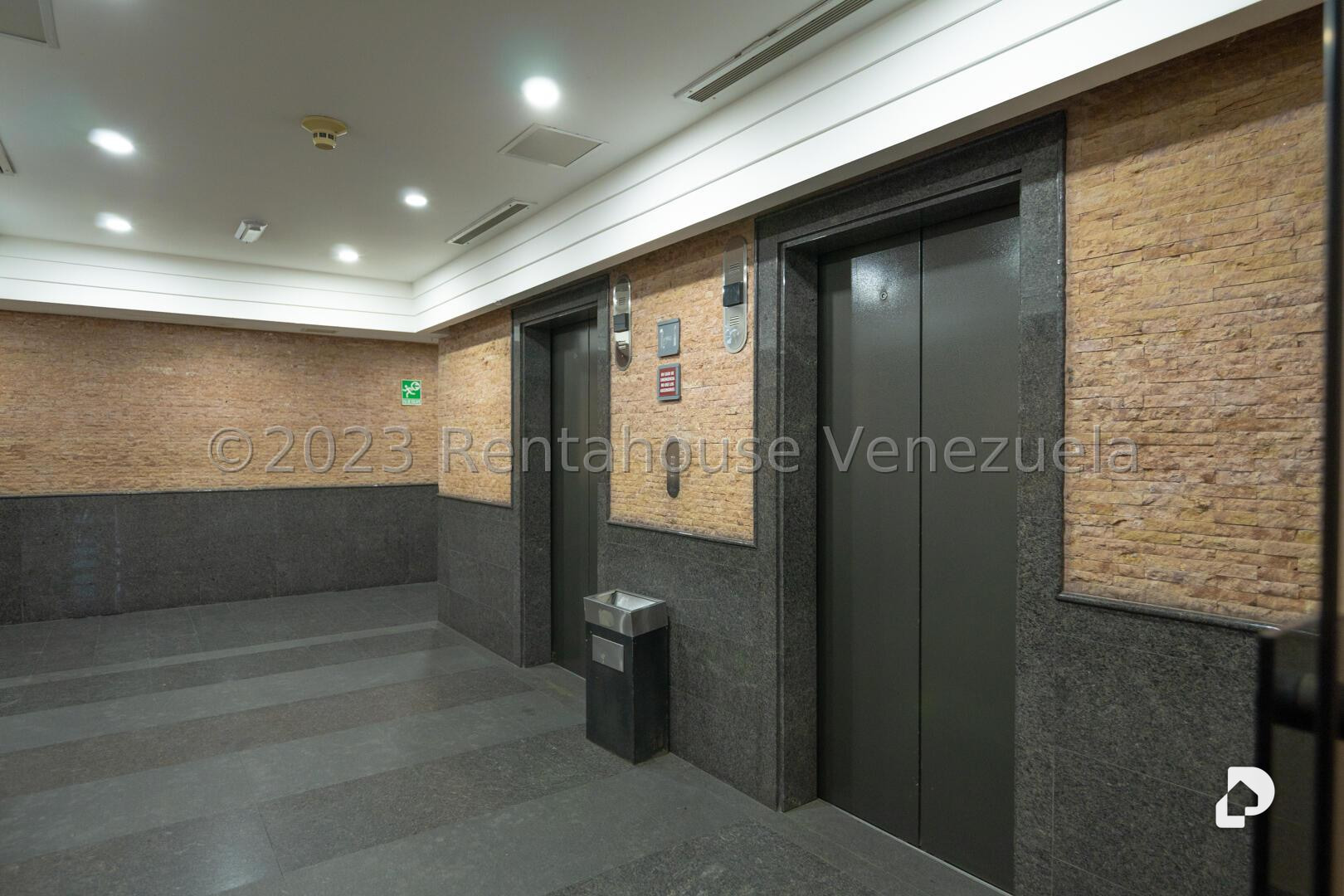 Oficina en Campo Alegre, Caracas – 22