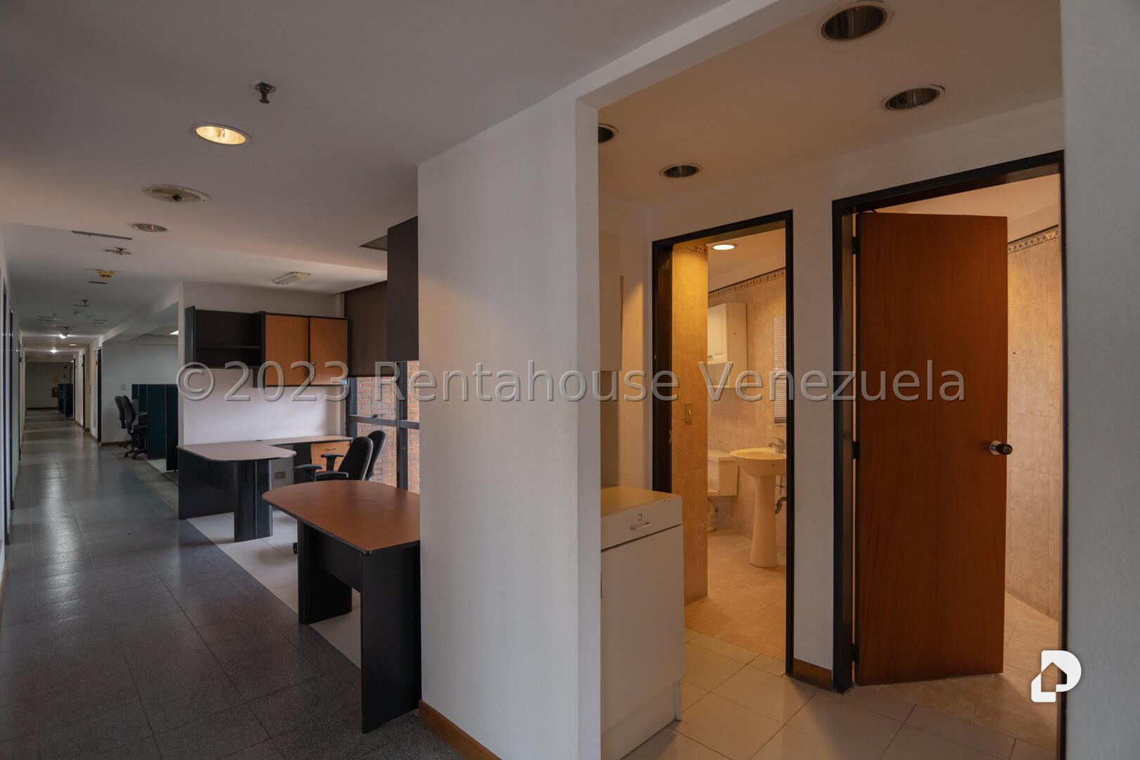 Oficina en Campo Alegre, Caracas – 17