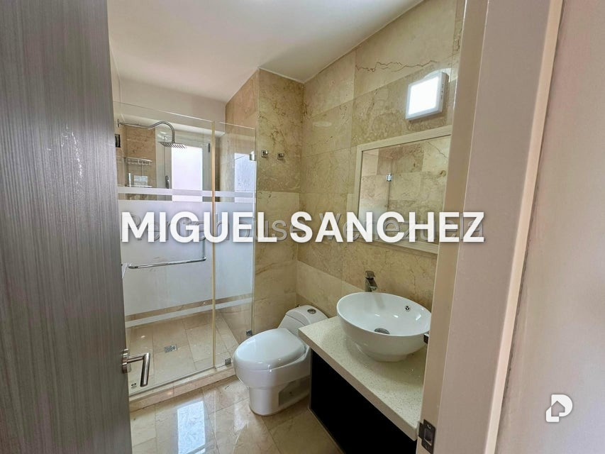 Apartamento en El Rosal, Caracas – 14